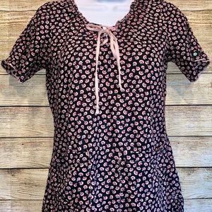 Koi Scrub Top XXS Black with Pink Petal Print